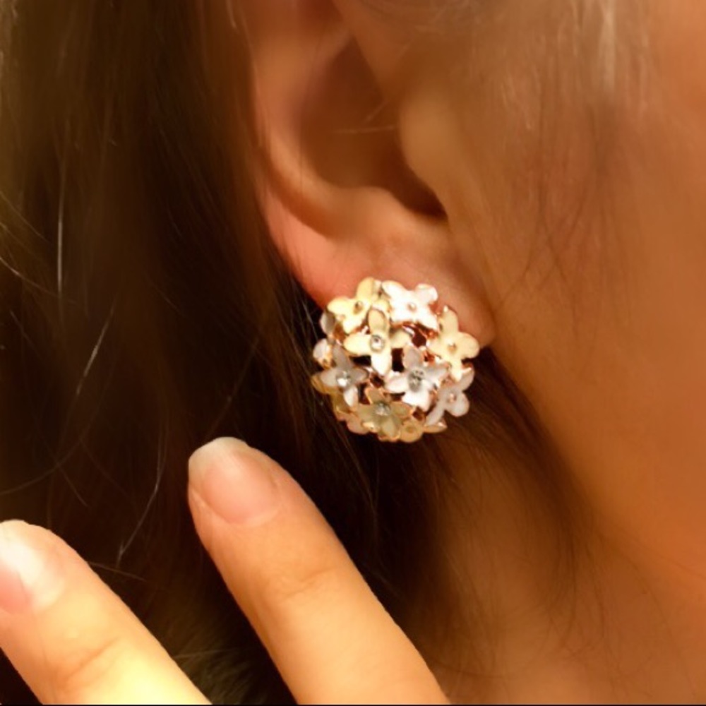 NEW!!💙💎🌸HYDRANGEAS!!🌸💎💙GORGEOUS!! EARRINGS!! - Picture 8 of 10